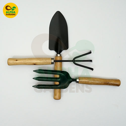 set-of-gardening-tools
