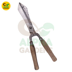 Gardening shears with wooden handles 