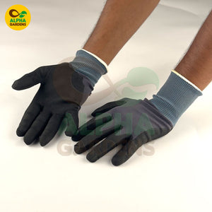 Black gardening gloves 