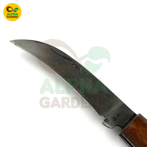 gardening-knife-with-wooden-handle