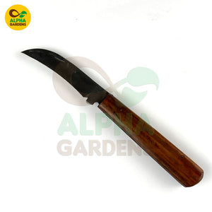 Gardening knife with wooden 